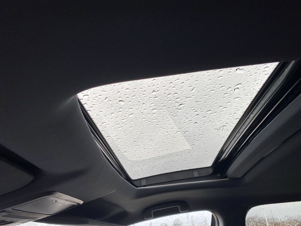 Vehicle image 11 of 43