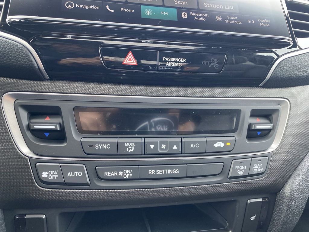 Vehicle image 22 of 43