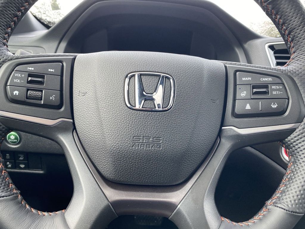 Vehicle image 19 of 43