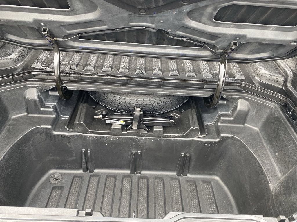 Vehicle image 18 of 43