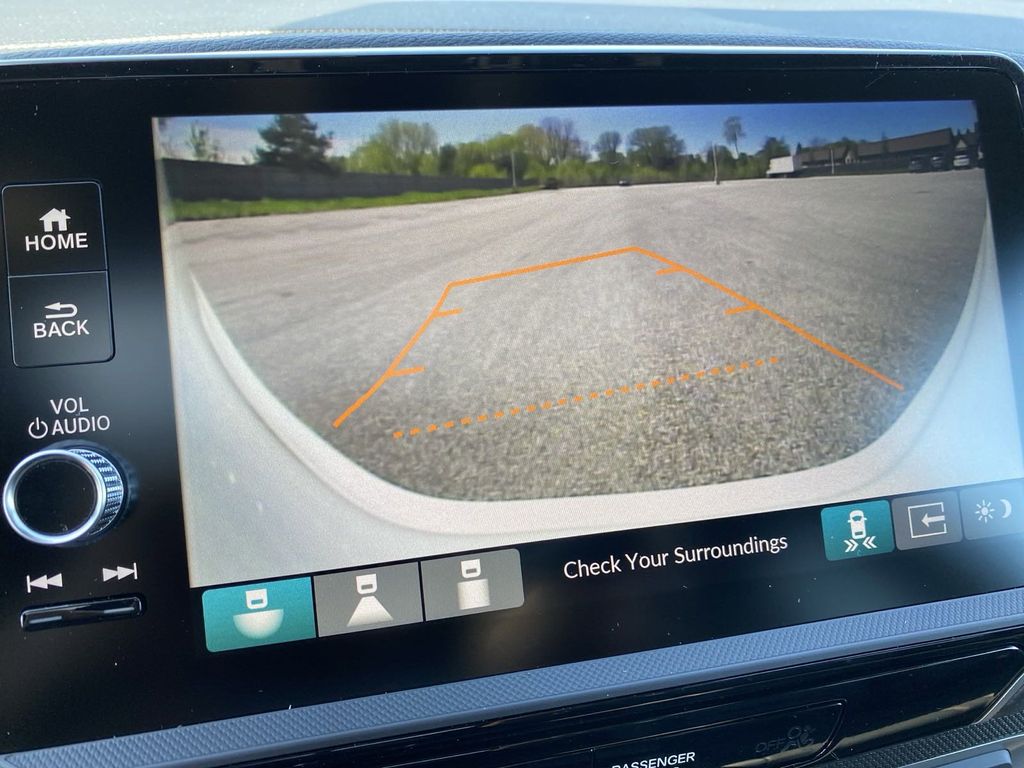 Vehicle image 25 of 62