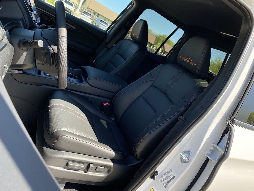 Vehicle image 16 of 62