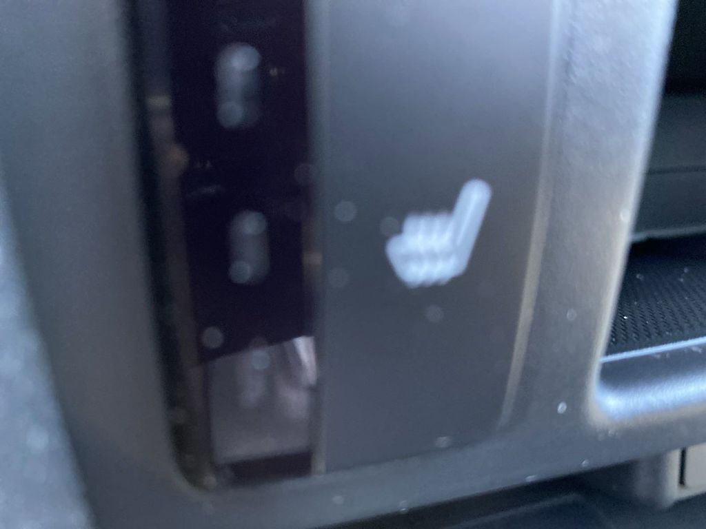 Vehicle image 21 of 62