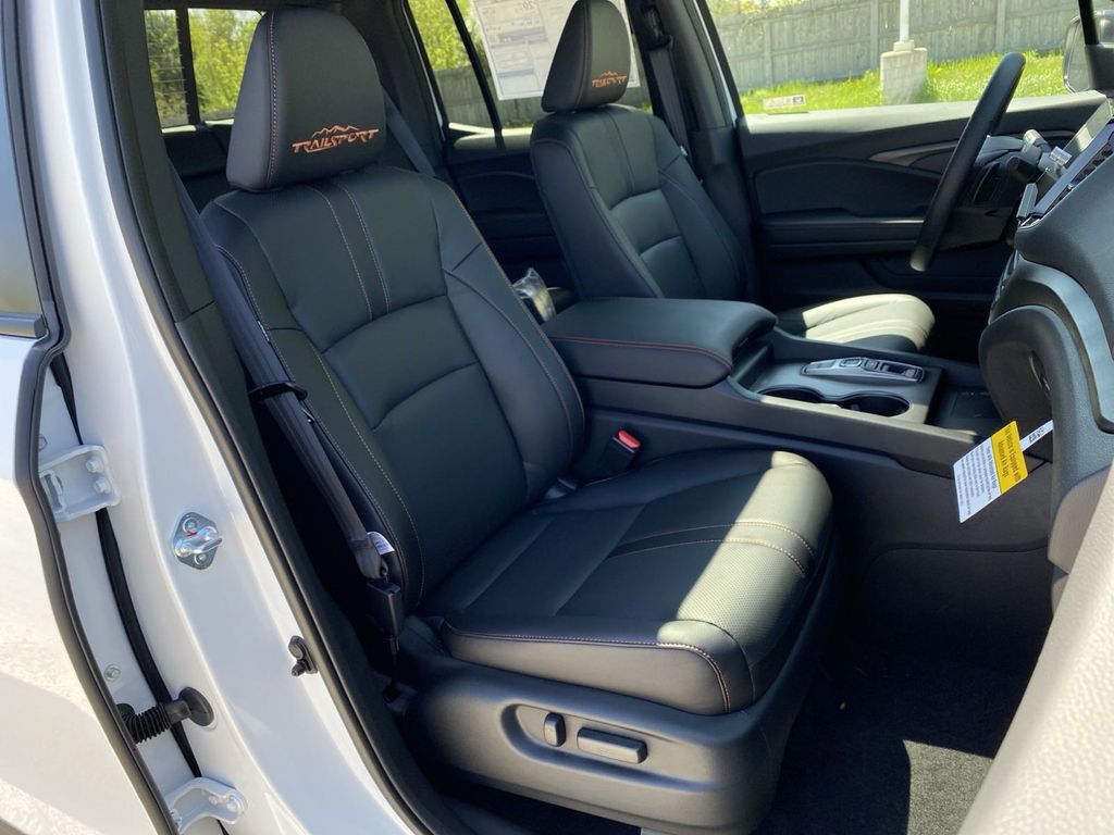 Vehicle image 44 of 62