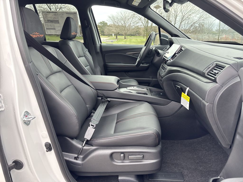 Vehicle image 53 of 62