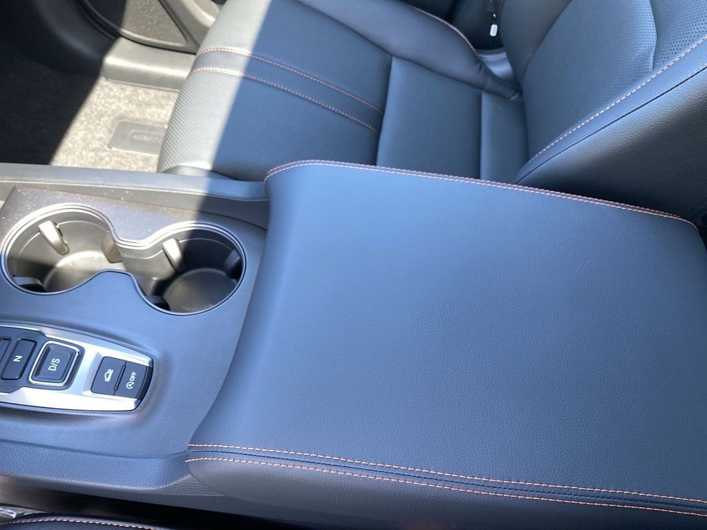 Vehicle image 33 of 62