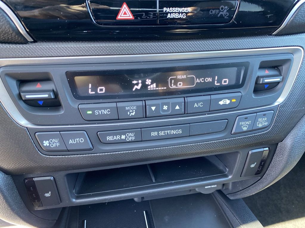 Vehicle image 32 of 62