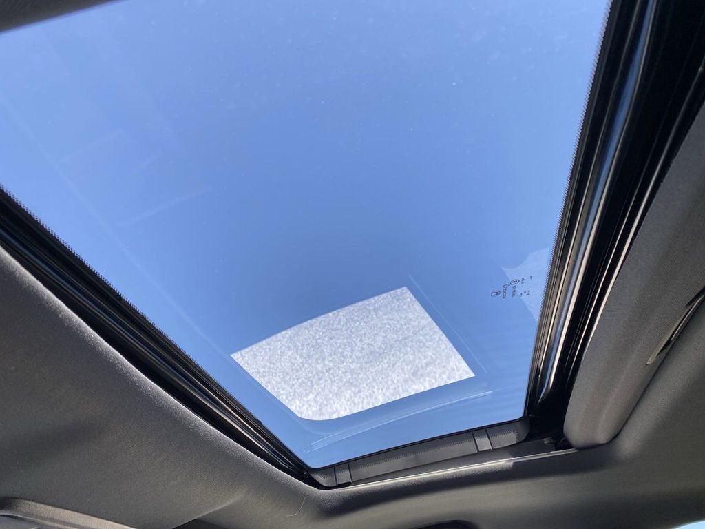 Vehicle image 20 of 62
