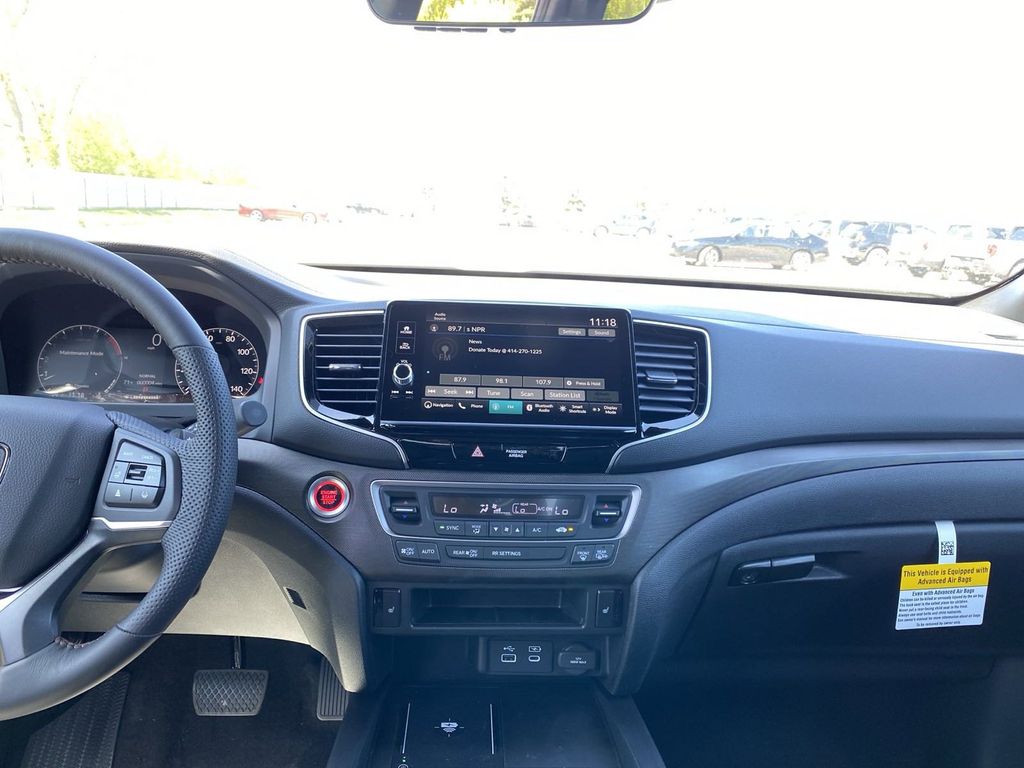 Vehicle image 18 of 62