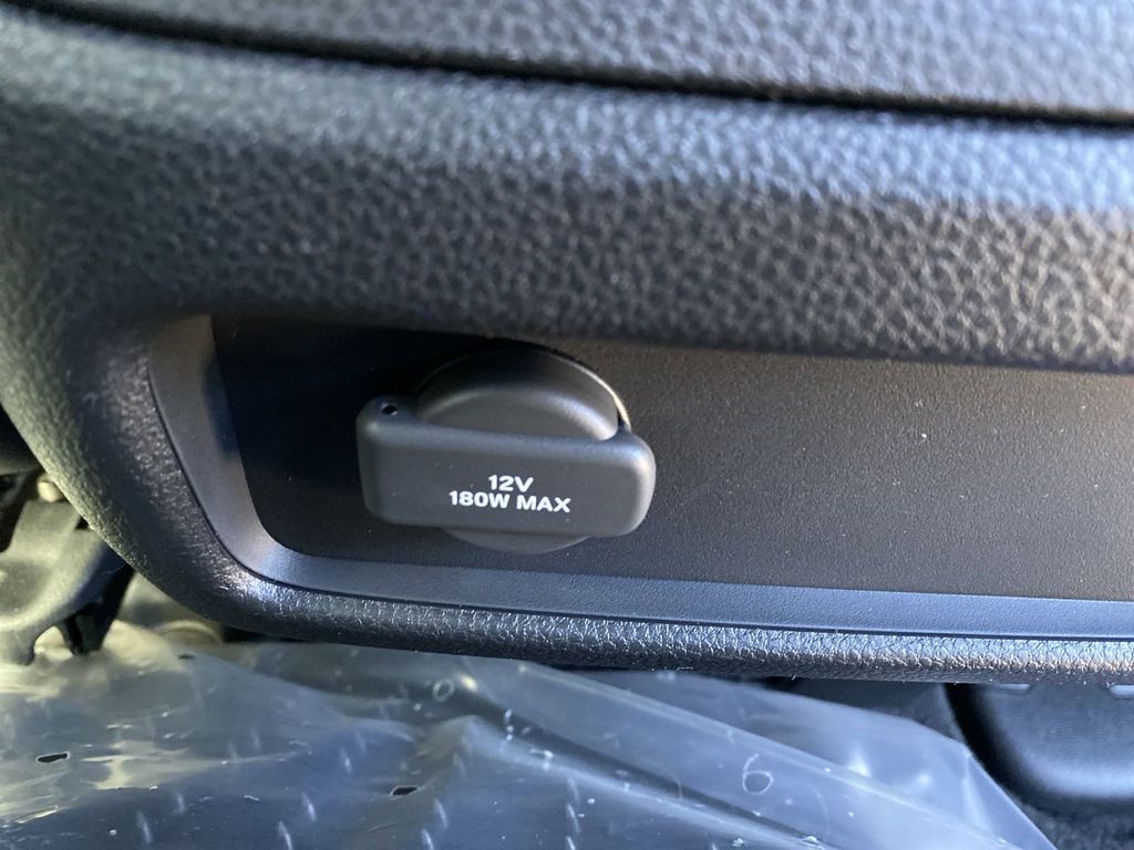 Vehicle image 46 of 62