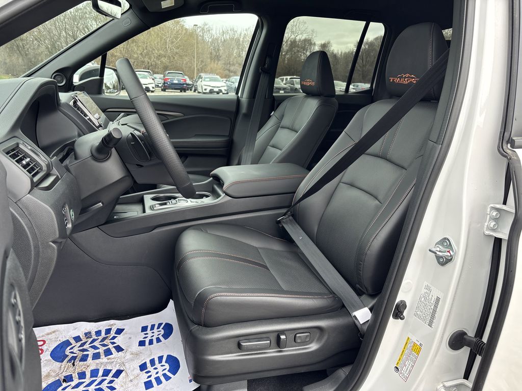 Vehicle image 15 of 62