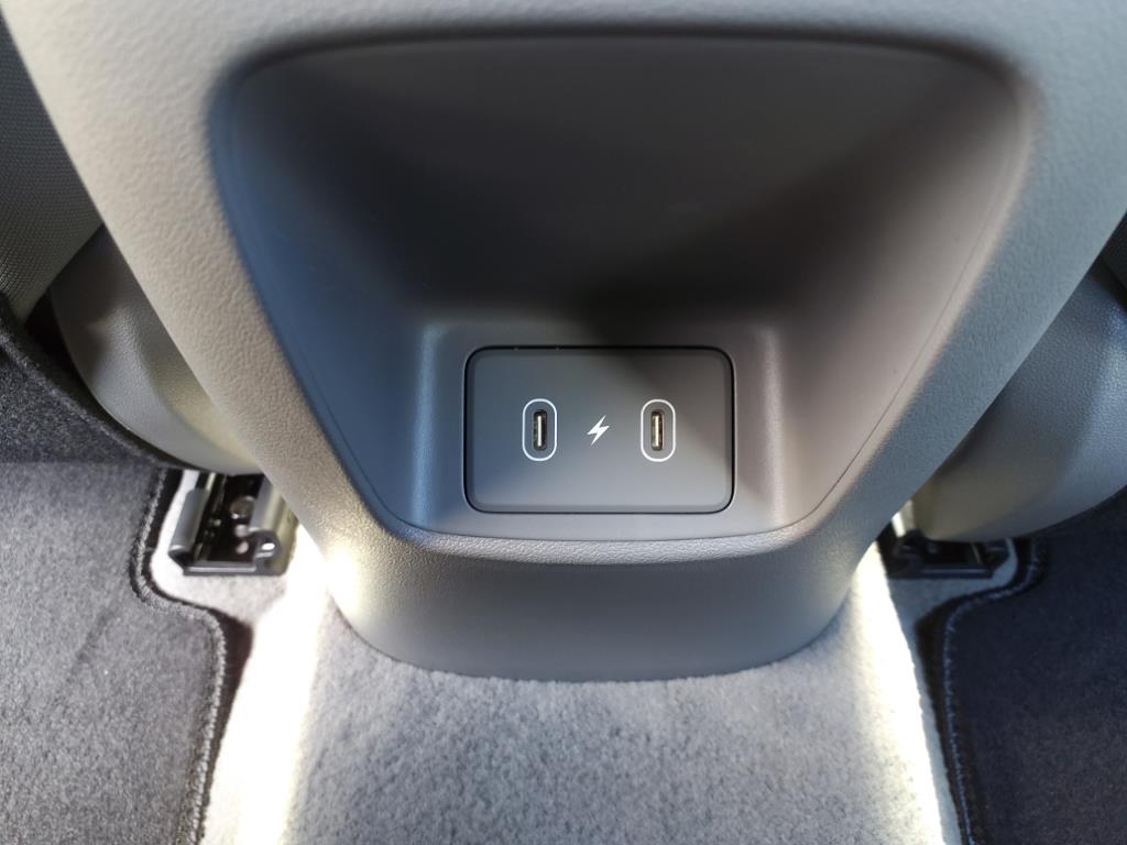 Vehicle image 15 of 39