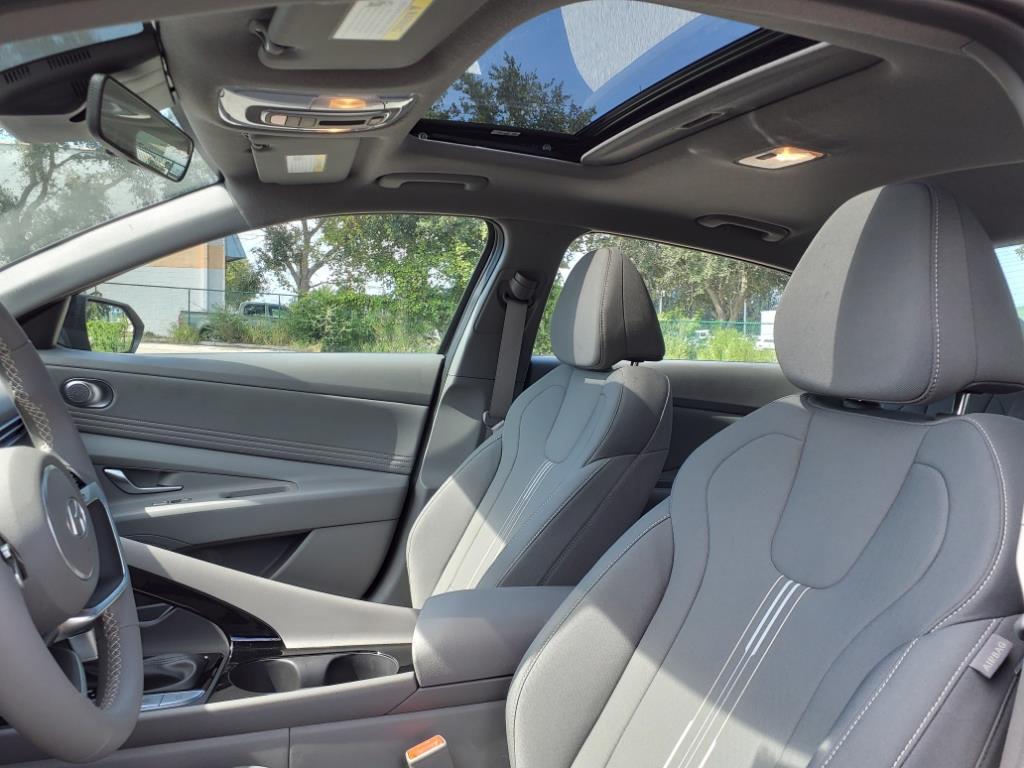 Vehicle image 21 of 39