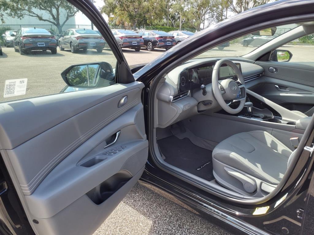 Vehicle image 20 of 39