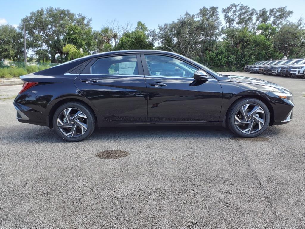 Vehicle image 4 of 39
