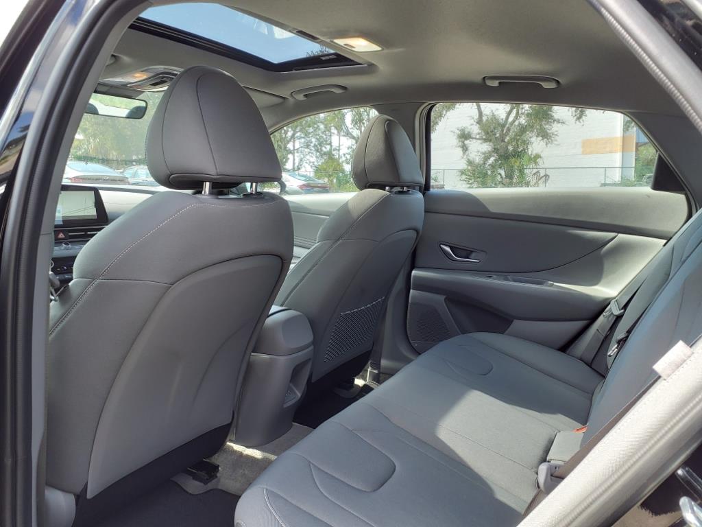 Vehicle image 14 of 39