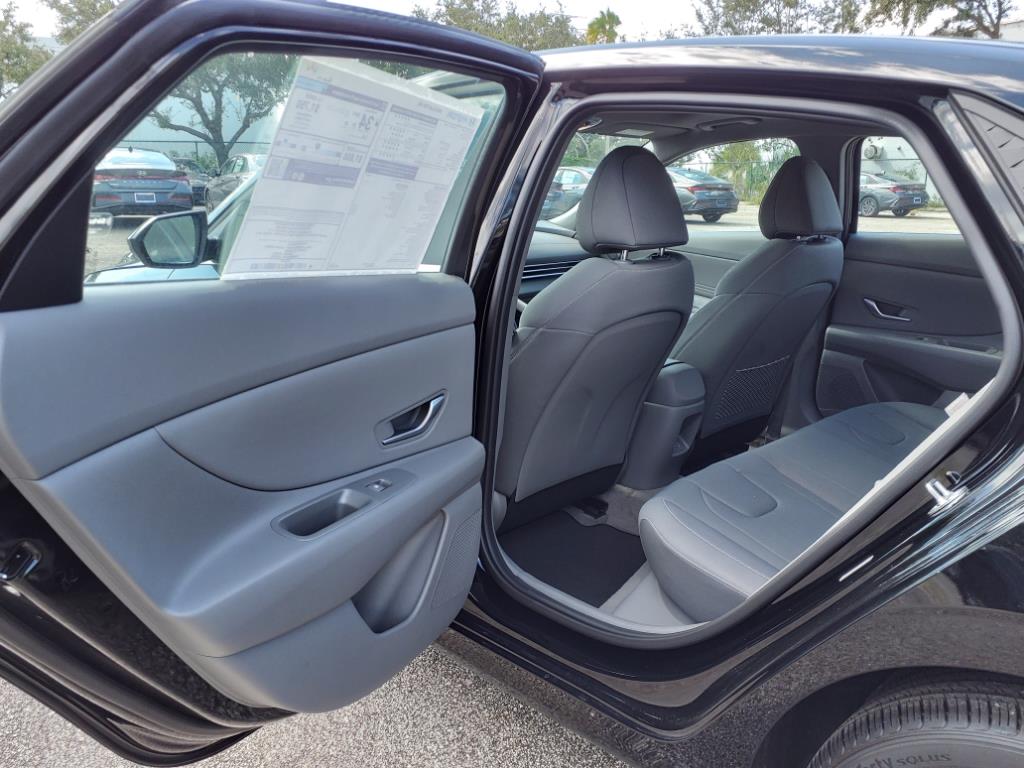 Vehicle image 12 of 39