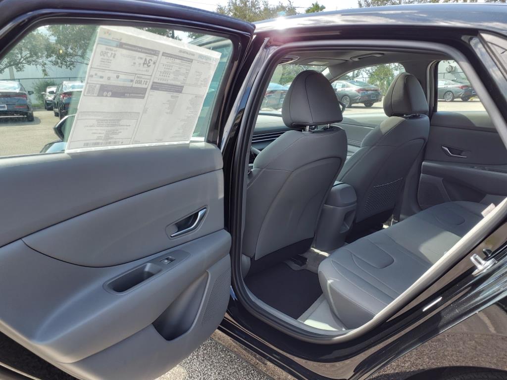 Vehicle image 13 of 39
