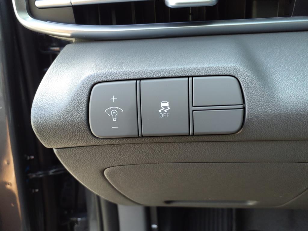 Vehicle image 23 of 39