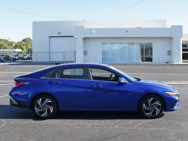 2024 Hyundai Elantra Limited Image 4 of 28