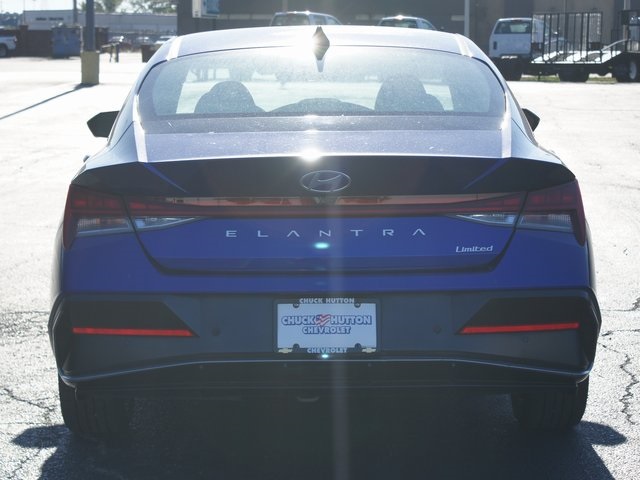 2024 Hyundai Elantra Limited Image 7 of 28