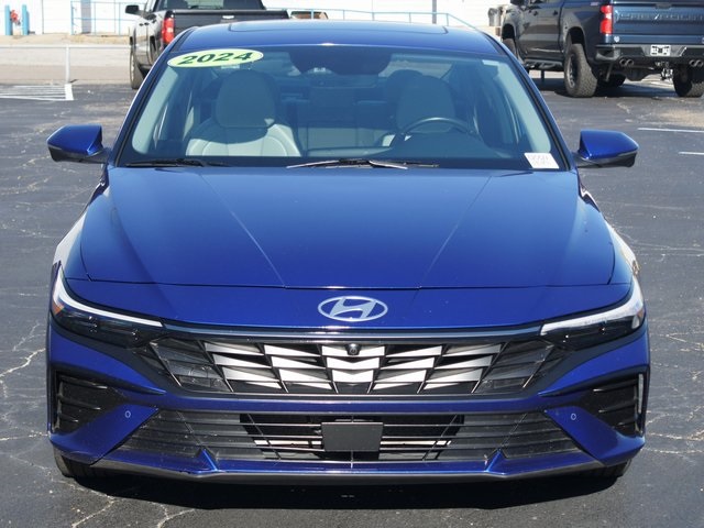 2024 Hyundai Elantra Limited Image 2 of 28