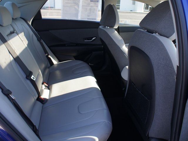 2024 Hyundai Elantra Limited Image 12 of 28