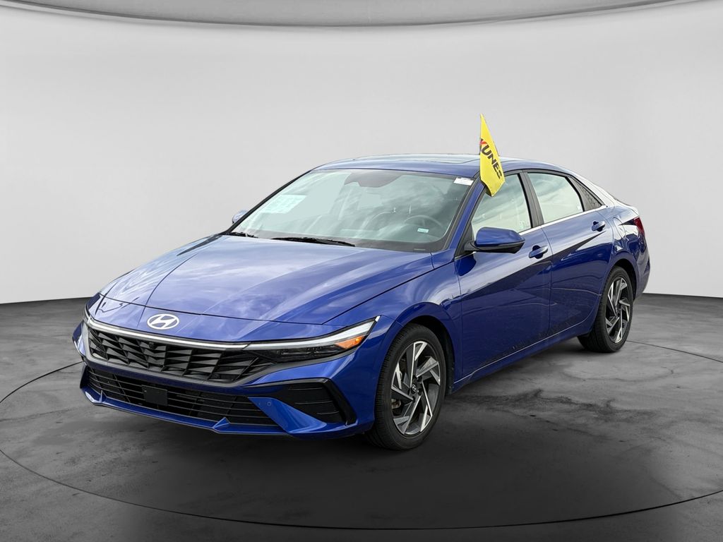 2024 Hyundai Elantra Limited Image 2 of 44