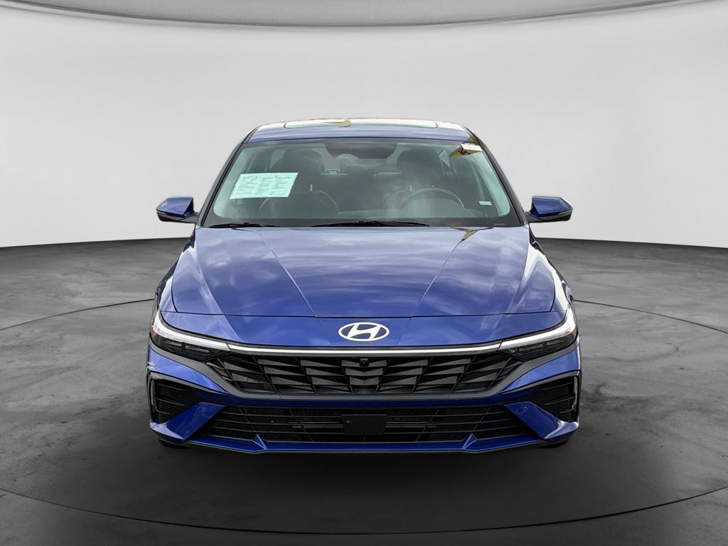 2024 Hyundai Elantra Limited Image 3 of 44