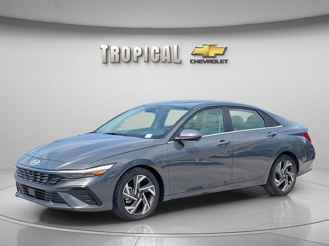 2024 Hyundai Elantra Limited Image 1 of 35