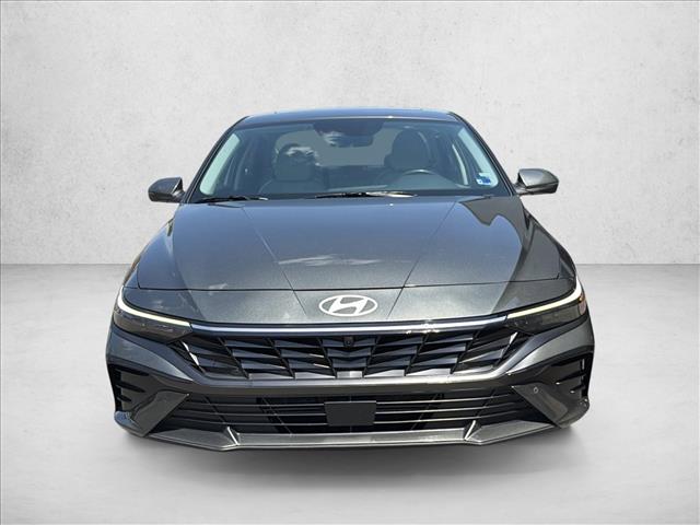 2024 Hyundai Elantra Limited Image 3 of 28
