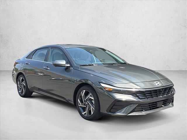 2024 Hyundai Elantra Limited Image 2 of 28