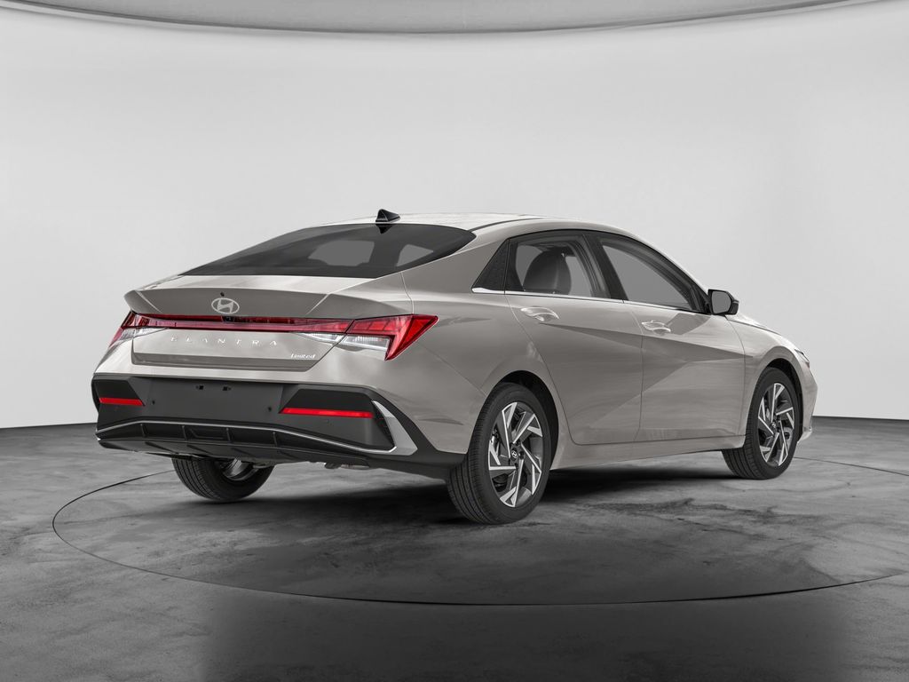 2024 Hyundai Elantra Limited Image 2 of 19