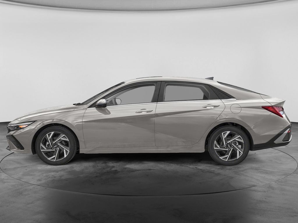 2024 Hyundai Elantra Limited Image 3 of 19