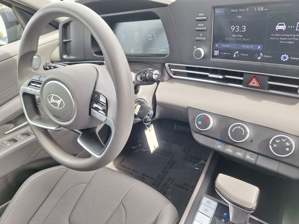 2024 Hyundai Elantra SE Image 21 of 31