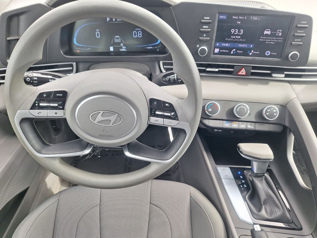 2024 Hyundai Elantra SE Image 20 of 31