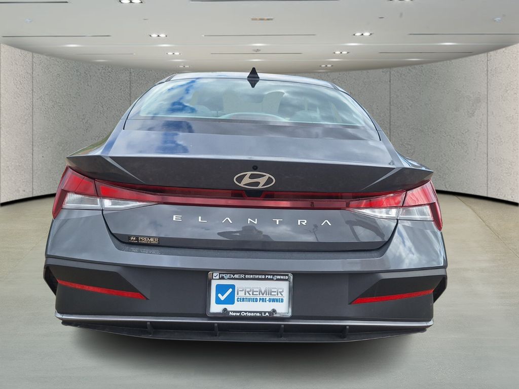2024 Hyundai Elantra SE Image 7 of 31