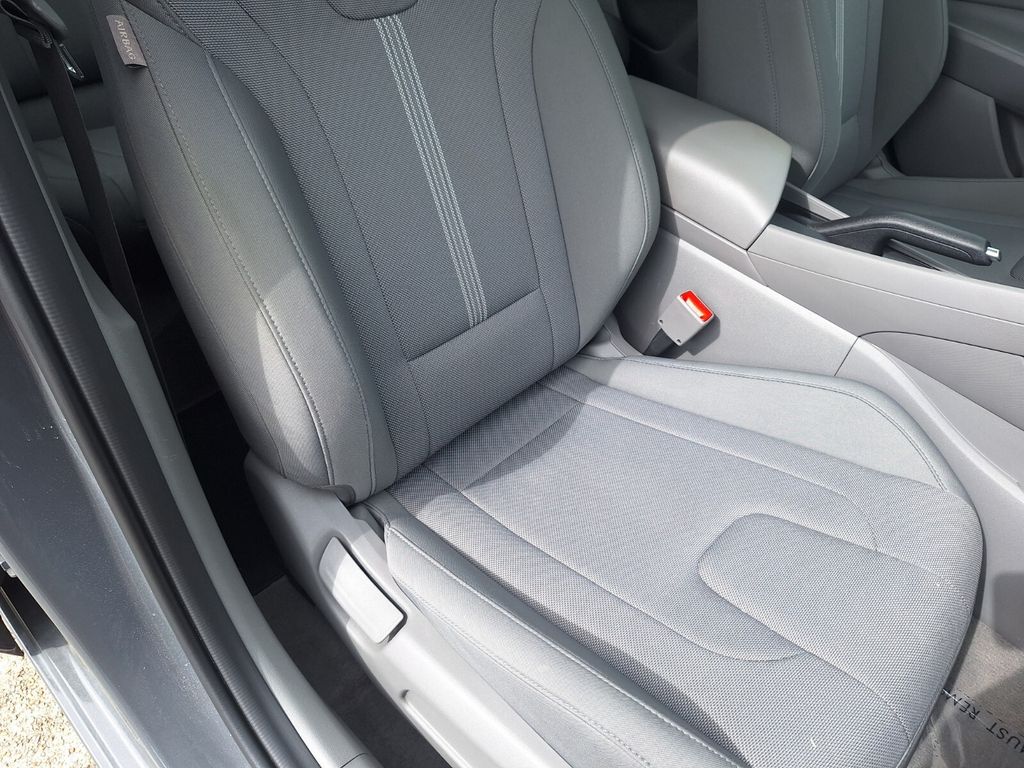 2024 Hyundai Elantra SE Image 15 of 31