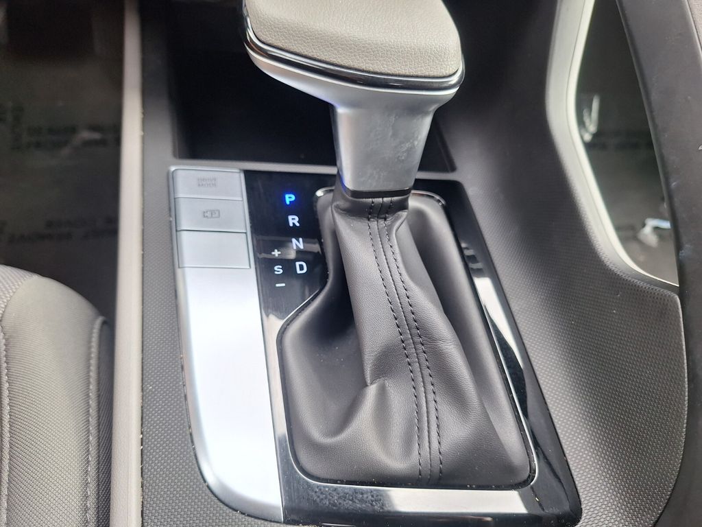 2024 Hyundai Elantra SE Image 24 of 31