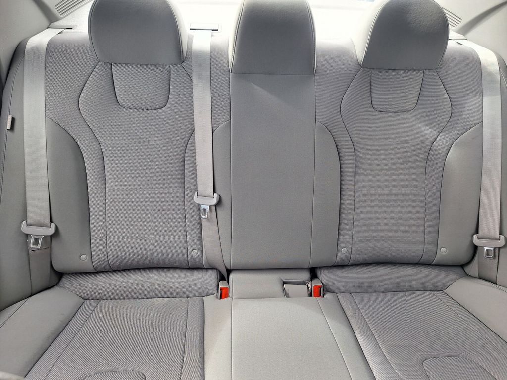 2024 Hyundai Elantra SE Image 19 of 31