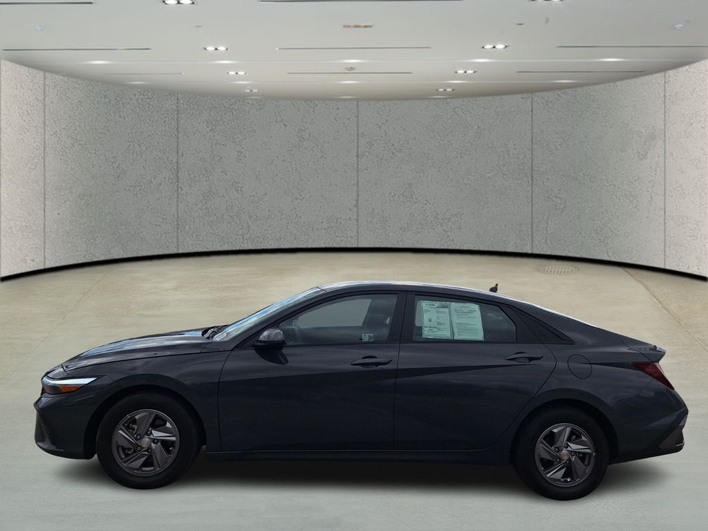 2024 Hyundai Elantra SE Image 9 of 31