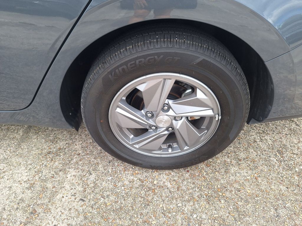 2024 Hyundai Elantra SE Image 10 of 31