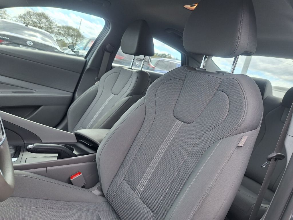 2024 Hyundai Elantra SE Image 17 of 31
