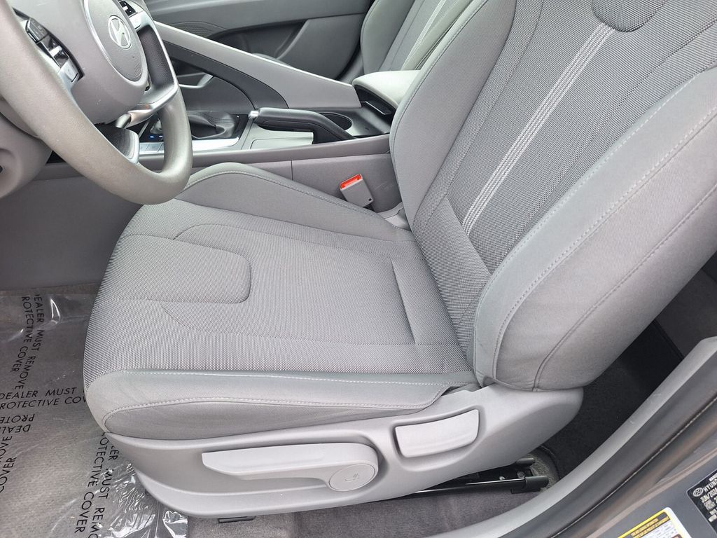 2024 Hyundai Elantra SE Image 18 of 31