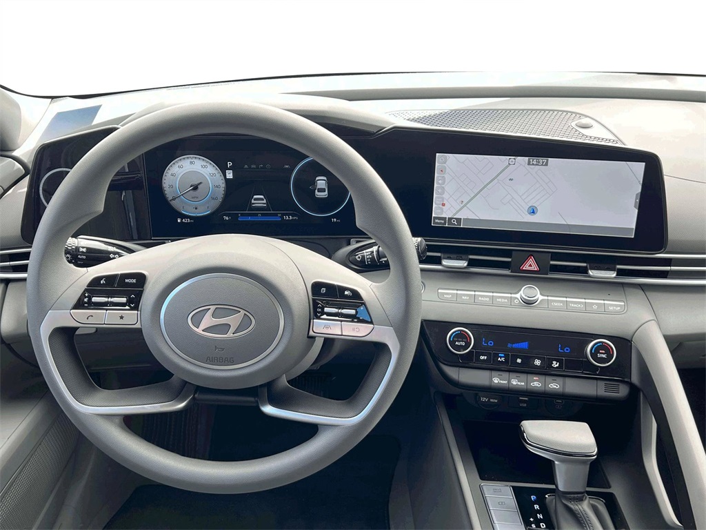 Vehicle image 17 of 19
