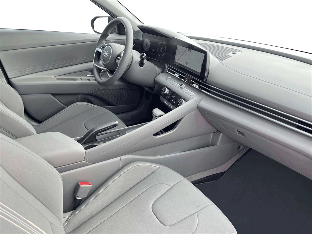Vehicle image 15 of 19