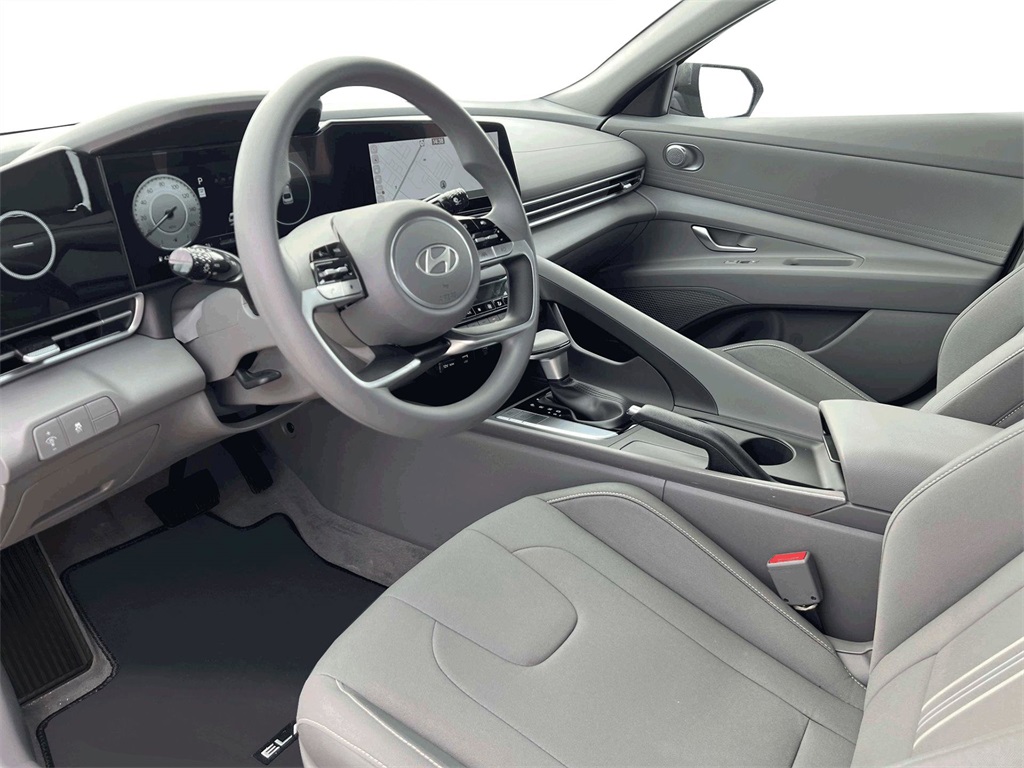 Vehicle image 14 of 19