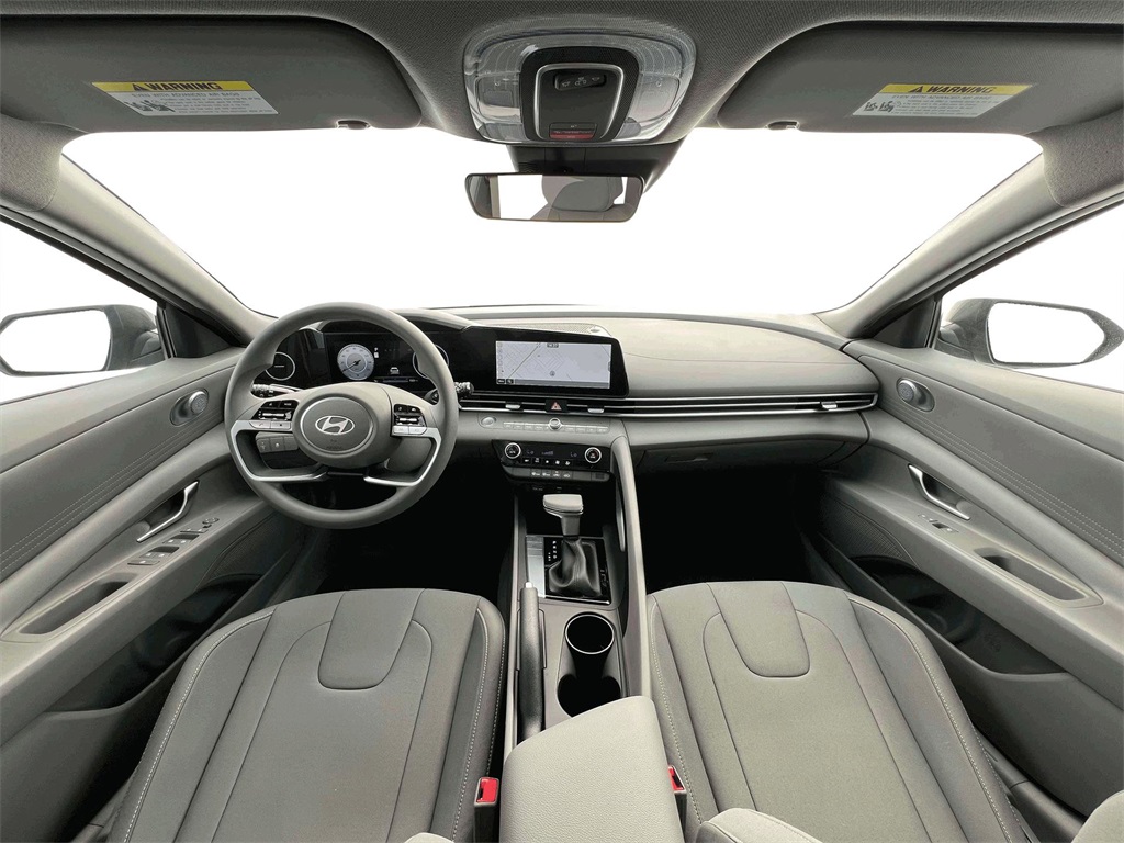 Vehicle image 13 of 19
