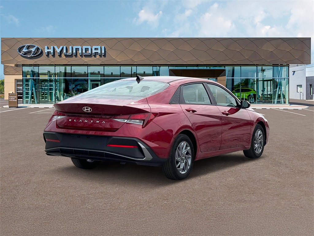 Vehicle image 7 of 19