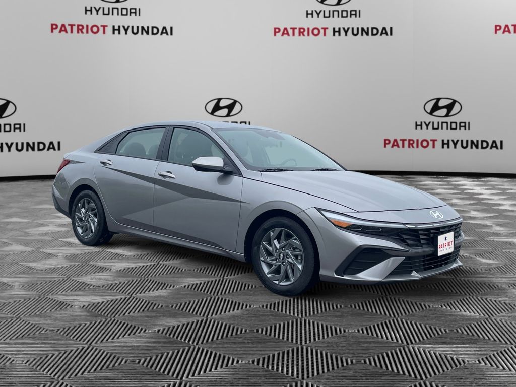 2024 Hyundai Elantra SEL Image 1 of 11